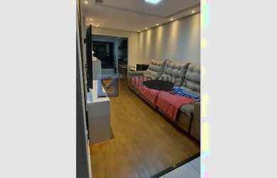 Imagem: O apartamento possui 3 Dormitórios, 1 Banheiro, 1 Vaga na garagem