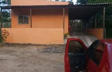 Imagem: A casa possui 2 Dormitórios, 1 Banheiro, 1 Vaga na garagem