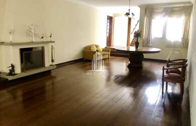 Imagem: A casa possui 4 Dormitórios, 5 Banheiros, 5 Vagas na garagem