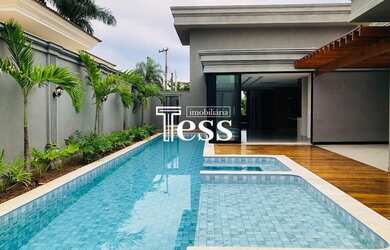 Imagem: A casa em condomínio possui 5 Dormitórios, 5 Banheiros, 4