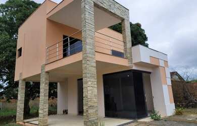 Imagem: A casa possui 2 Dormitórios, 2 Banheiros, 1 Vaga na garagem