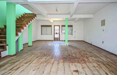 Imagem: A casa possui 5 Dormitórios, 4 Banheiros, 2 Vagas na garagem