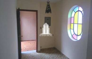 Imagem: A casa possui 3 Dormitórios, 1 Banheiro, 5 Vagas na garagem