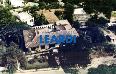 Imagem: A casa possui 5 Dormitórios, 5 Banheiros, 5 Vagas na garagem