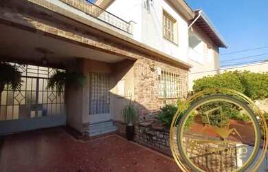 Imagem: A casa possui 5 Dormitórios, 3 Banheiros, 4 Vagas na garagem