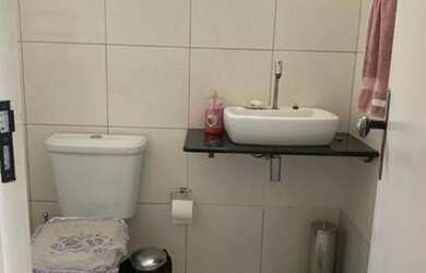 Imagem: A casa possui 2 Dormitórios, 1 Banheiro, 1 Vaga na garagem