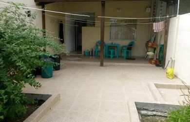 Imagem: A casa possui 3 Dormitórios, 2 Banheiros, 1 Vaga na garagem