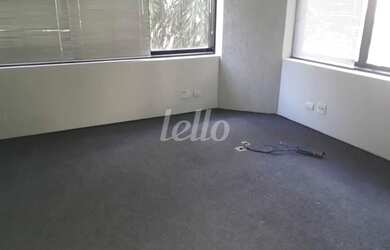 Imagem: O depósito possui 5 Vagas na garagem e 260m² de Área e está