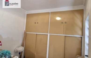 Imagem: A casa possui 2 Dormitórios, 2 Banheiros, 2 Vagas na garagem