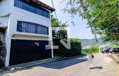 Imagem: A casa para alugar possui 4 Dormitórios, 2 Banheiros, 2 Vagas