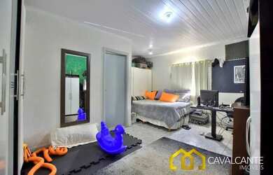 Imagem: A casa em condomínio possui 5 Dormitórios, 1 Banheiro, 4 Vagas