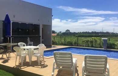 Imagem: A pousada chalé possui 4 Dormitórios, Acomodam 12 pessoas