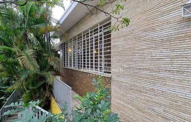 Imagem: A casa possui 3 Dormitórios, 3 Banheiros, 1 Vaga na garagem