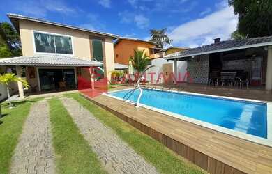 Imagem: A casa possui 3 Dormitórios, 3 Banheiros, 2 Vagas na garagem