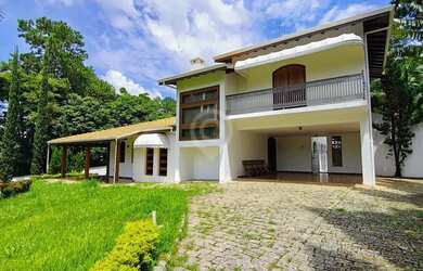 Imagem: A casa em condomínio possui 5 Dormitórios, 5 Banheiros, 4