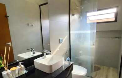 Imagem 8: Imperdível Casa Moderna com Área Gourmet e Jacuzzi no Condomínio Maria...