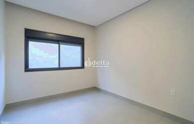 Imagem 15: Casa residencial com 3 suítes disponível para venda no bairro Laranjeiras...