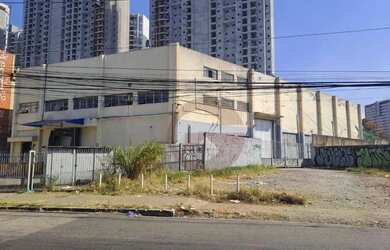 Imagem: O terreno possui 2.596m² de Área e está localizado em Água