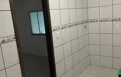 Imagem: A casa possui 1 Dormitório, 1 Banheiro e está localizado