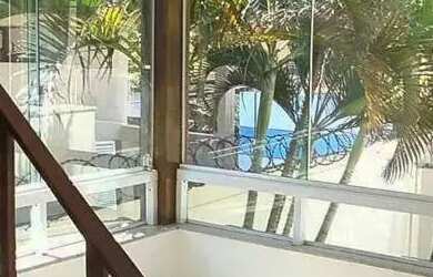 Imagem: A casa possui 4 Dormitórios, 2 Banheiros, 3 Vagas na garagem