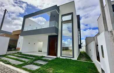 Imagem: A casa em condomínio possui 4 Dormitórios, 5 Banheiros, 2