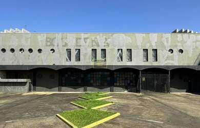 Imagem: O depósito possui 5 Vagas na garagem, 1.200m² de Área e