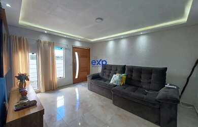 Imagem: A casa possui 2 Dormitórios, 1 Banheiro, 2 Vagas na garagem