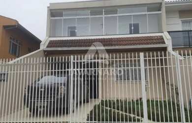 Imagem: A casa possui 3 Dormitórios, 2 Banheiros, 2 Vagas na garagem