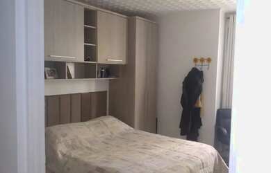 Imagem: O apartamento possui 2 Dormitórios, 1 Banheiro, 1 Vaga na garagem