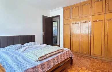 Imagem: O apartamento possui 2 Dormitórios, 1 Banheiro, 1 Vaga na garagem