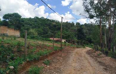 Imagem: O terreno possui 1.000m² de Área e está localizado em Jaboticatubas