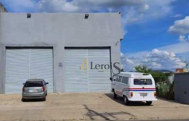 Imagem: O depósito possui 4 Vagas na garagem, 720m² de Área, Imóvel