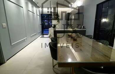 Imagem: A casa possui 4 Dormitórios, 5 Banheiros, 2 Vagas na garagem