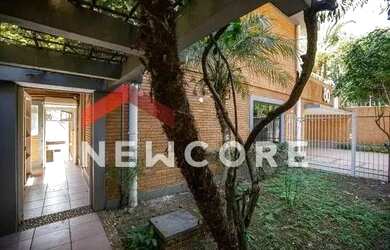 Imagem: A casa possui 5 Dormitórios, 4 Banheiros, 2 Vagas na garagem