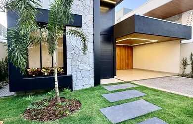 Imagem: A casa possui 1 Dormitório, 4 Banheiros, 2 Vagas na garagem