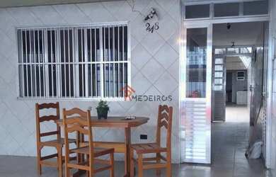 Imagem: A casa possui 3 Dormitórios, 3 Banheiros, 2 Vagas na garagem