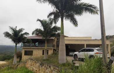 Imagem: A casa em condomínio possui 5 Dormitórios, 5 Banheiros, 5