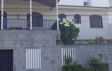 Imagem: A casa possui 3 Dormitórios, 3 Banheiros, 3 Vagas na garagem