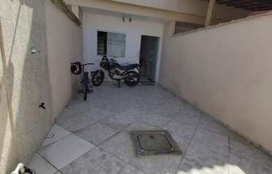 Imagem: A casa possui 4 Dormitórios, 3 Banheiros, 1 Vaga na garagem