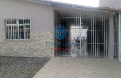 Imagem: A casa possui 3 Dormitórios, 1 Banheiro, 5 Vagas na garagem