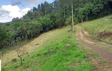 Imagem 3: Linda área rural, com maravilhosa e deslumbrante vista Panorâmica para o vale e montanhas