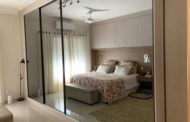 Imagem: A casa possui 3 Dormitórios, 4 Banheiros, 4 Vagas na garagem