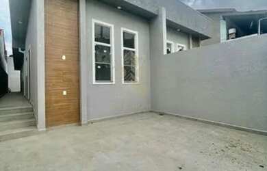 Imagem: A casa possui 3 Dormitórios, 3 Banheiros, 2 Vagas na garagem