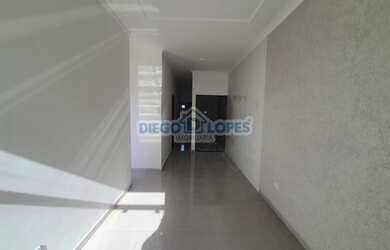 Imagem: A casa possui 3 Dormitórios, 1 Banheiro, 1 Vaga na garagem