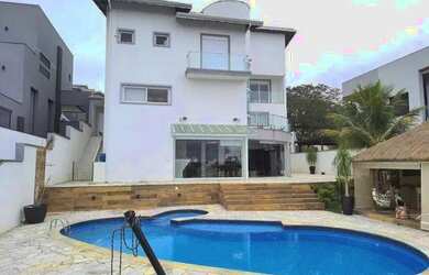 Imagem: A casa em condomínio possui 4 Dormitórios, 5 Banheiros, 5