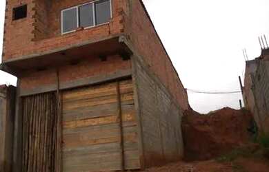 Imagem: A casa em condomínio possui 3 Dormitórios e está localizado