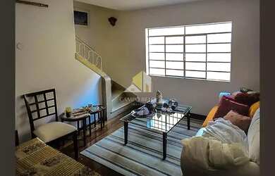 Imagem: A casa possui 5 Dormitórios, 3 Banheiros, 240m² de Área e