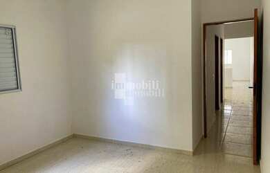 Imagem: A casa em condomínio possui 2 Dormitórios, 1 Banheiro, 2 Vagas