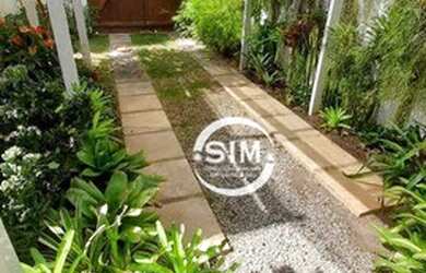 Imagem: A casa possui 3 Dormitórios, 2 Banheiros, 2 Vagas na garagem