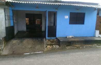 Imagem: A casa possui 3 Dormitórios, 3 Banheiros, 1 Vaga na garagem